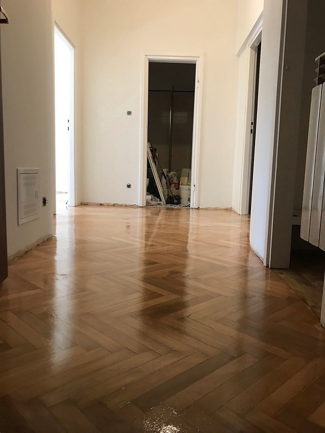 Realizacja Tyrbud, kabina prysznicowa w jasnej łazience